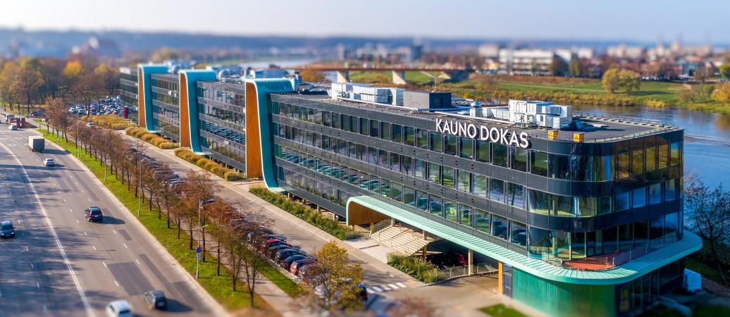 Apklausa: jaunesni gyventojai trokšta grįžti į biurus, vyresniems patiko dirbti iš namų